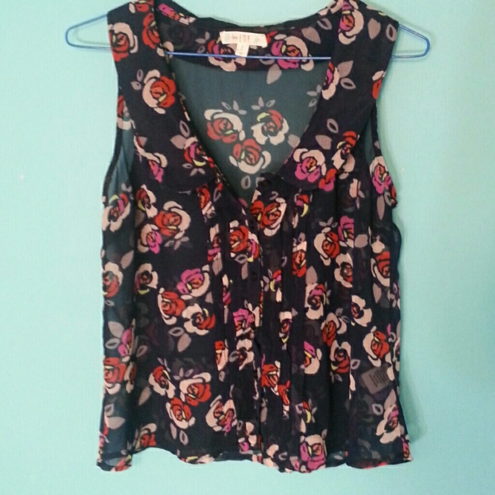 Sheer collared button down tank - Picture 3 of 6